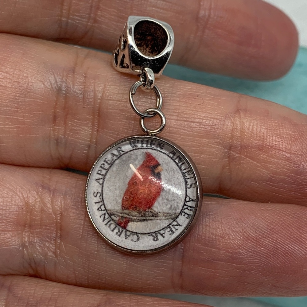 Cardinals appear when angels are near charm - Picture 2 of 3